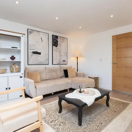 Pure Ashton By Artsy Bristol