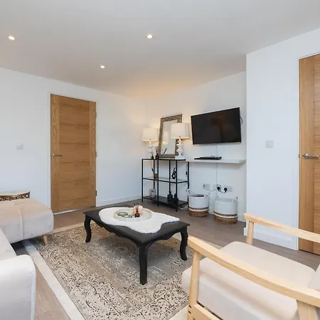 Pure Ashton By Artsy * Bristol