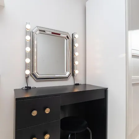 Pure Ashton By Artsy