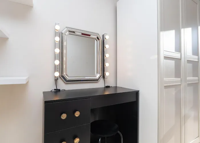 Pure Ashton By Artsy